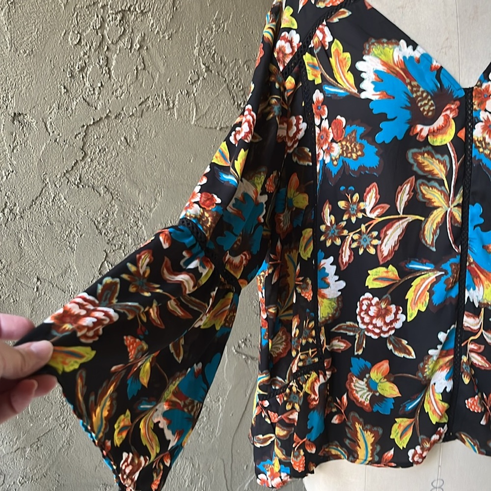 INC Floral top - Picture 2 of 8